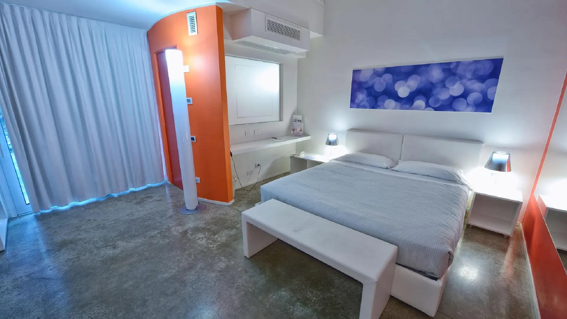 אולגיאטה אולונה Mo.Om Hotel