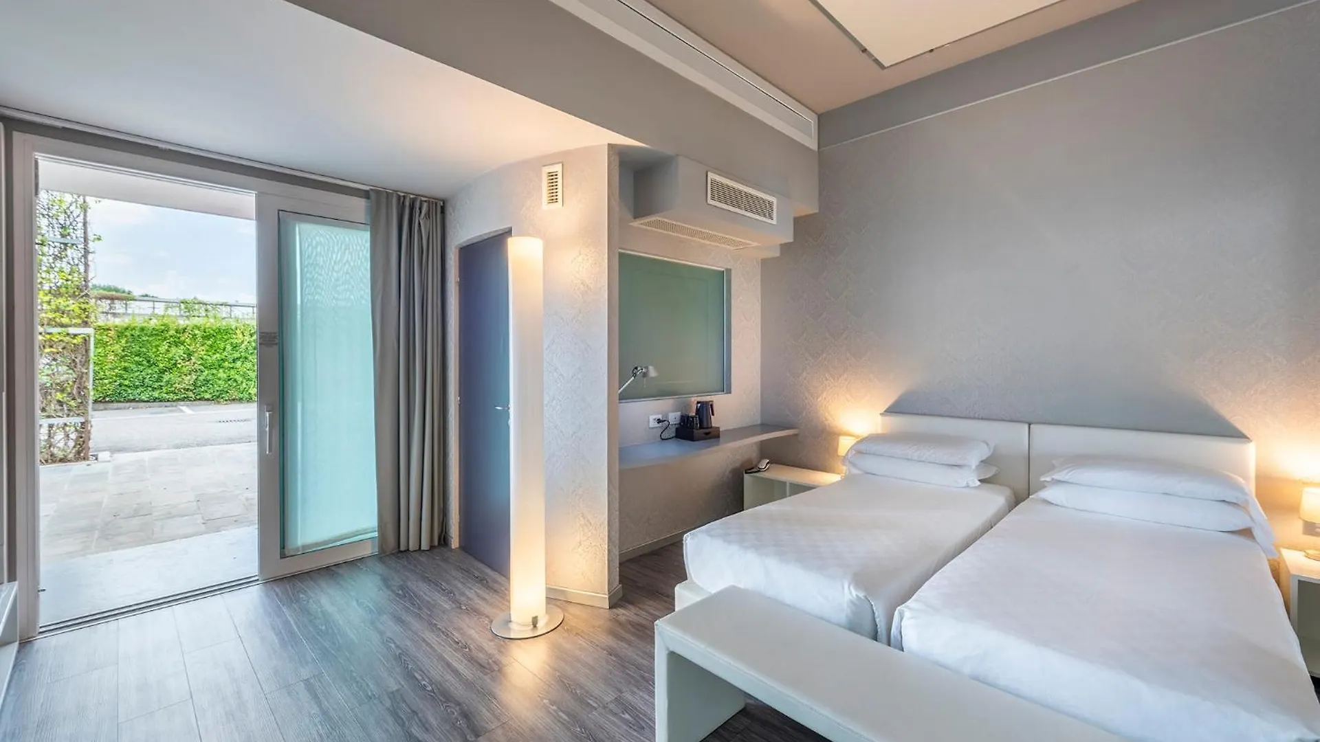 אולגיאטה אולונה Mo.Om Hotel